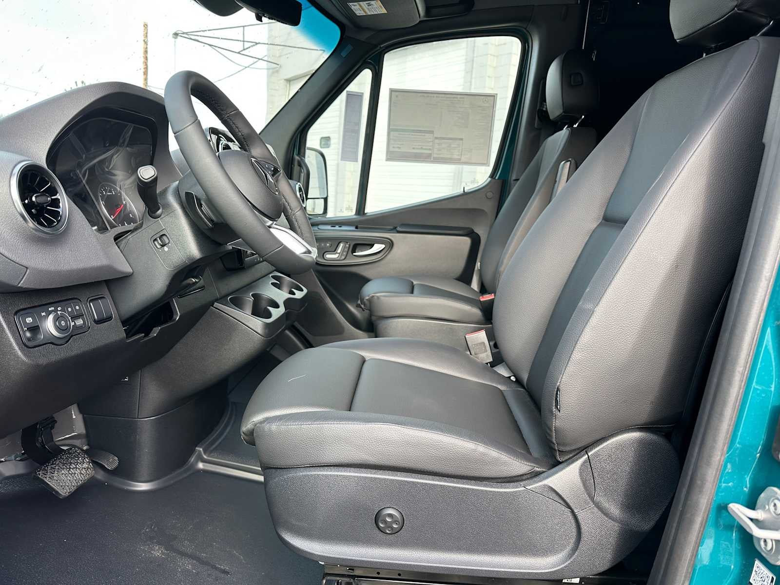 2026 Mercedes-Benz Sprinter 2500 Standard Roof I4 Diesel HO 144 AWD