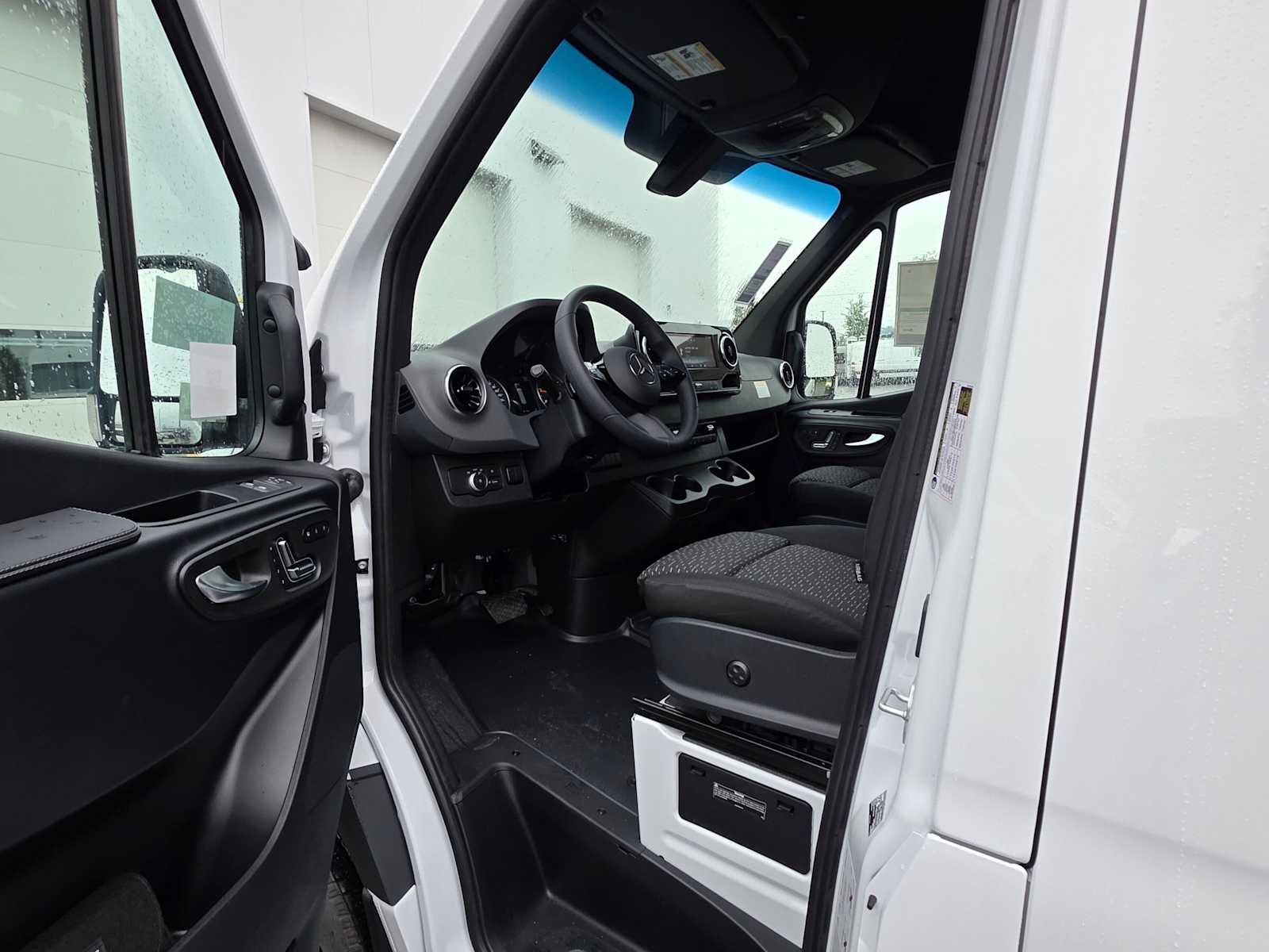 2026 Mercedes-Benz Sprinter 2500 Standard Roof I4 Diesel HO 144 AWD
