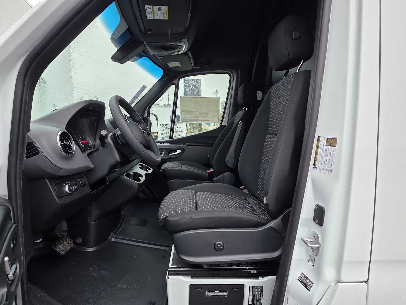2026 Mercedes-Benz Sprinter 2500 Standard Roof I4 Diesel HO 144 AWD