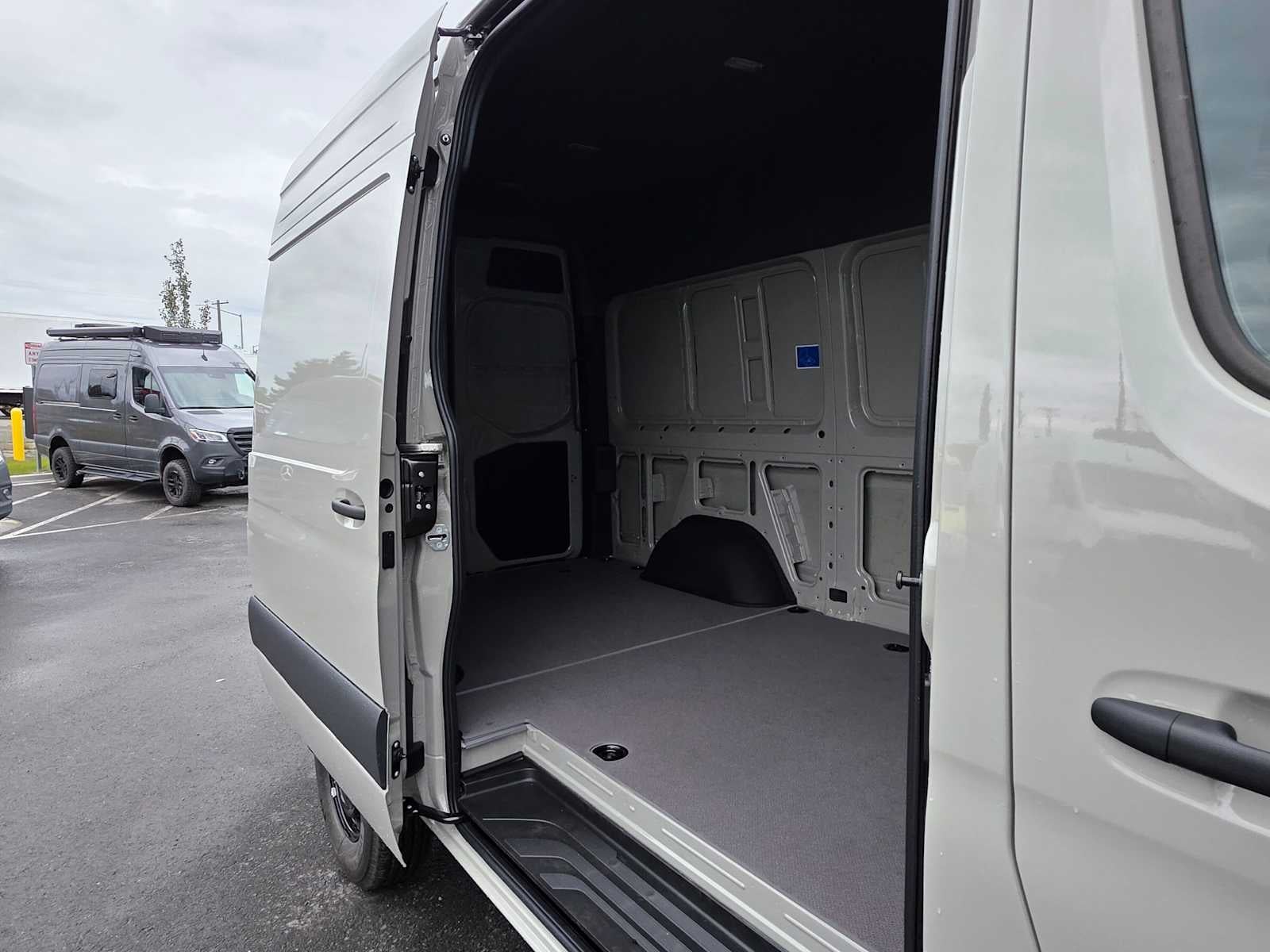 2026 Mercedes-Benz Sprinter 2500 Standard Roof I4 Diesel HO 144 AWD