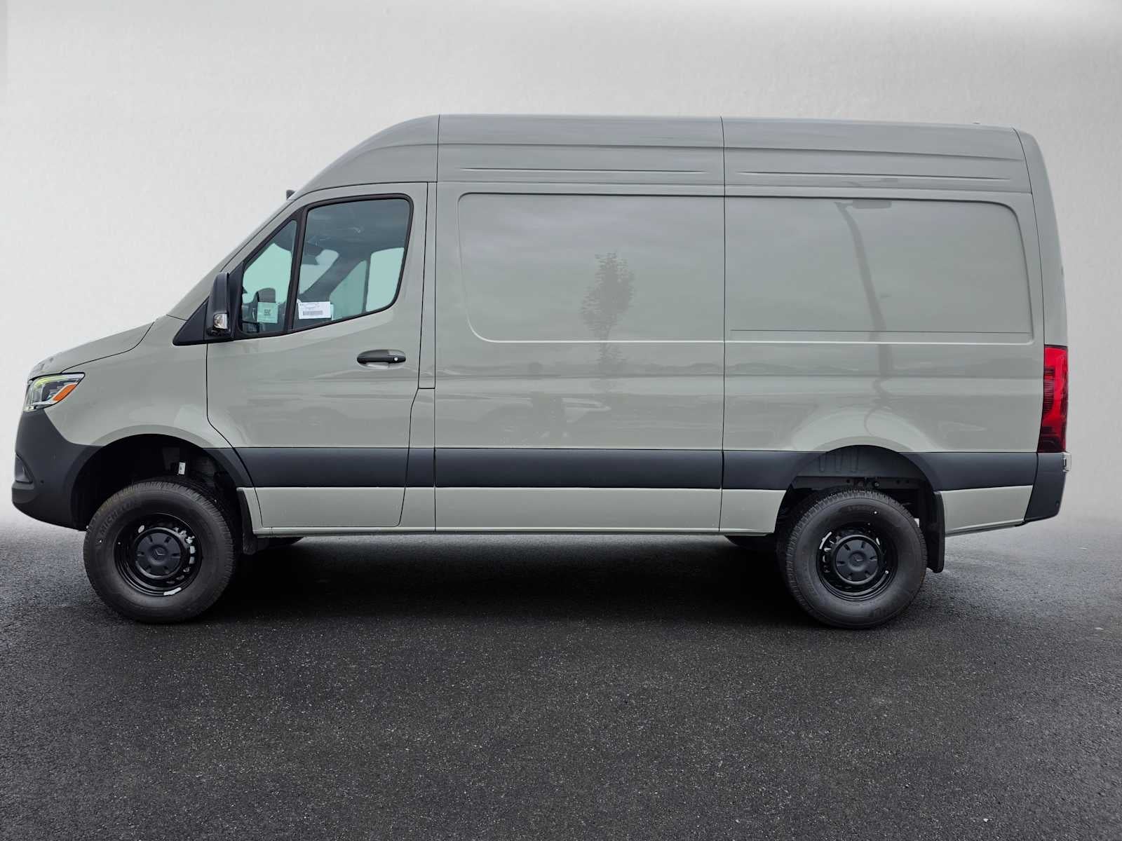 2026 Mercedes-Benz Sprinter 2500 Standard Roof I4 Diesel HO 144 AWD
