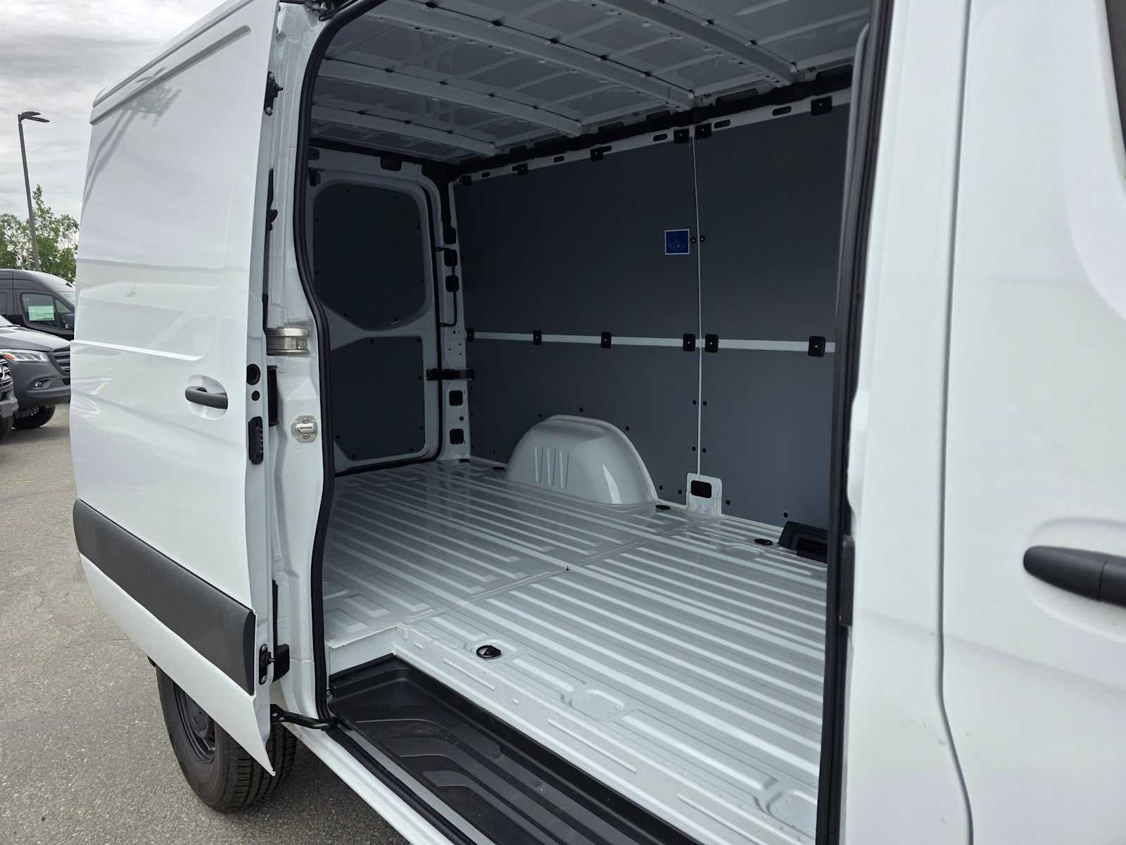 2026 Mercedes-Benz Sprinter 2500 Standard Roof I4 Diesel HO 144 AWD