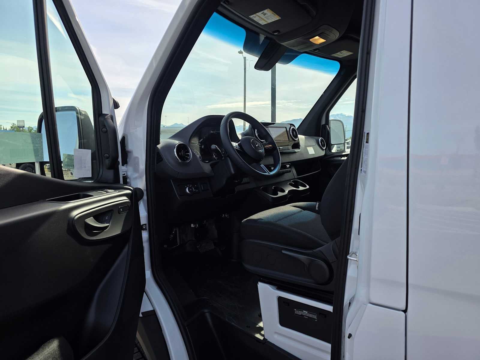 2026 Mercedes-Benz Sprinter 2500 Standard Roof I4 Diesel HO 144 AWD