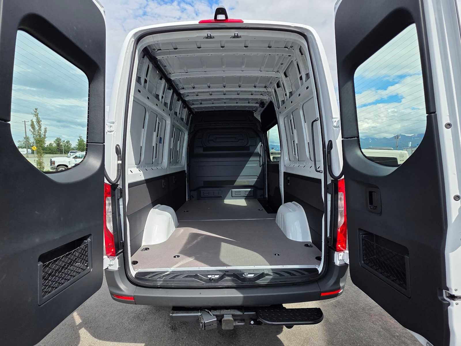 2026 Mercedes-Benz Sprinter 2500 Standard Roof I4 Diesel HO 144 AWD