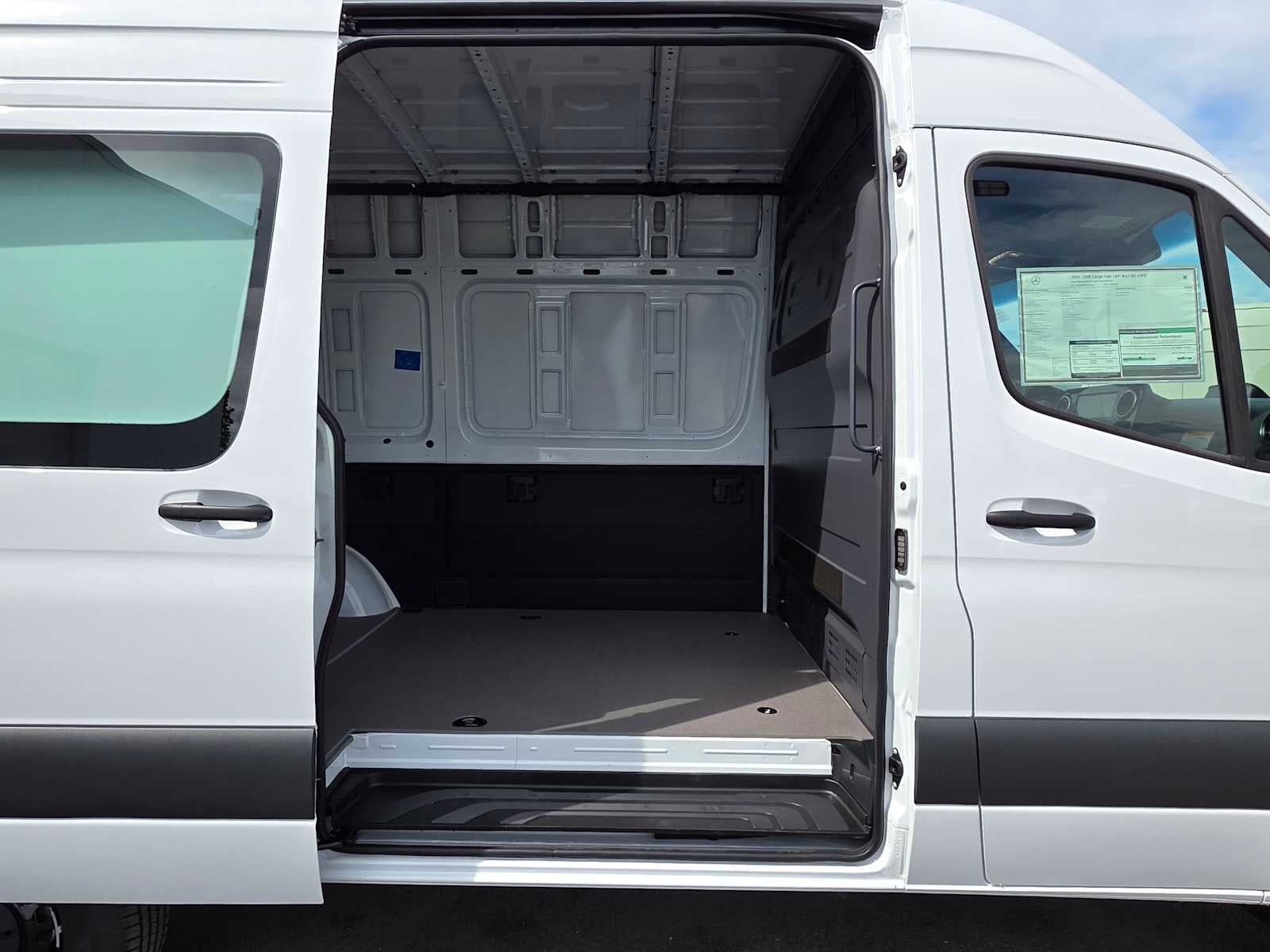2026 Mercedes-Benz Sprinter 2500 Standard Roof I4 Diesel HO 144 AWD