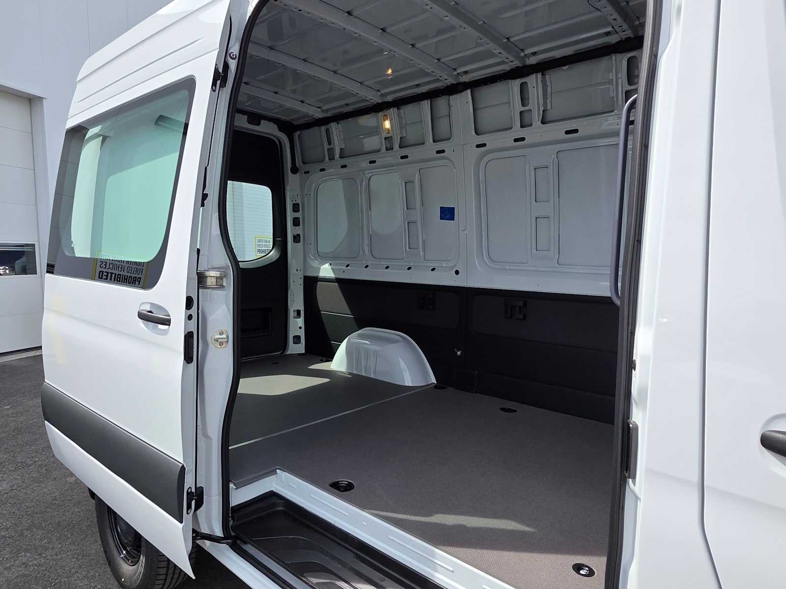 2026 Mercedes-Benz Sprinter 2500 Standard Roof I4 Diesel HO 144 AWD