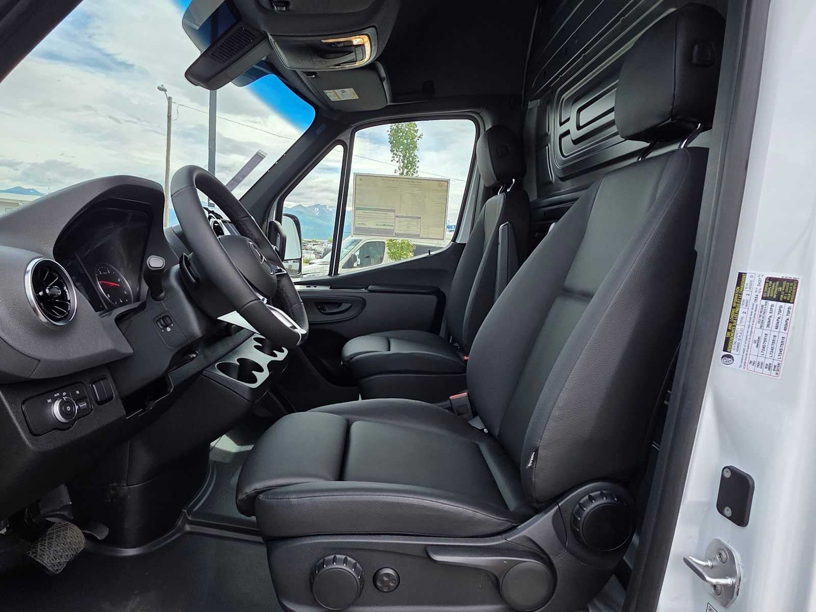 2026 Mercedes-Benz Sprinter 2500 Standard Roof I4 Diesel HO 144 AWD