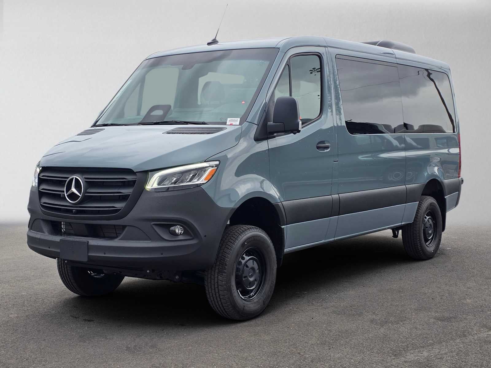 2026 Mercedes-Benz Sprinter Passenger 2500 Standard Roof I4 Diesel HO 144 AWD