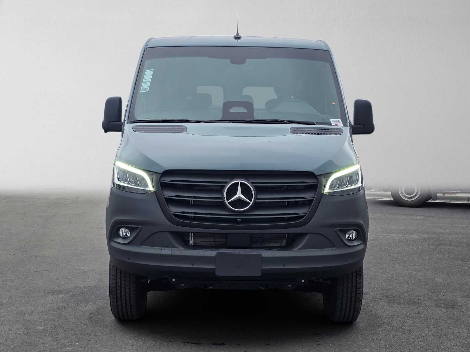 2026 Mercedes-Benz Sprinter Passenger 2500 Standard Roof I4 Diesel HO 144 AWD