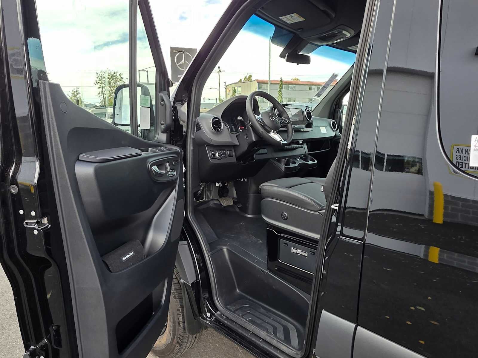 2026 Mercedes-Benz Sprinter Passenger 2500 Standard Roof I4 Diesel HO 144 AWD