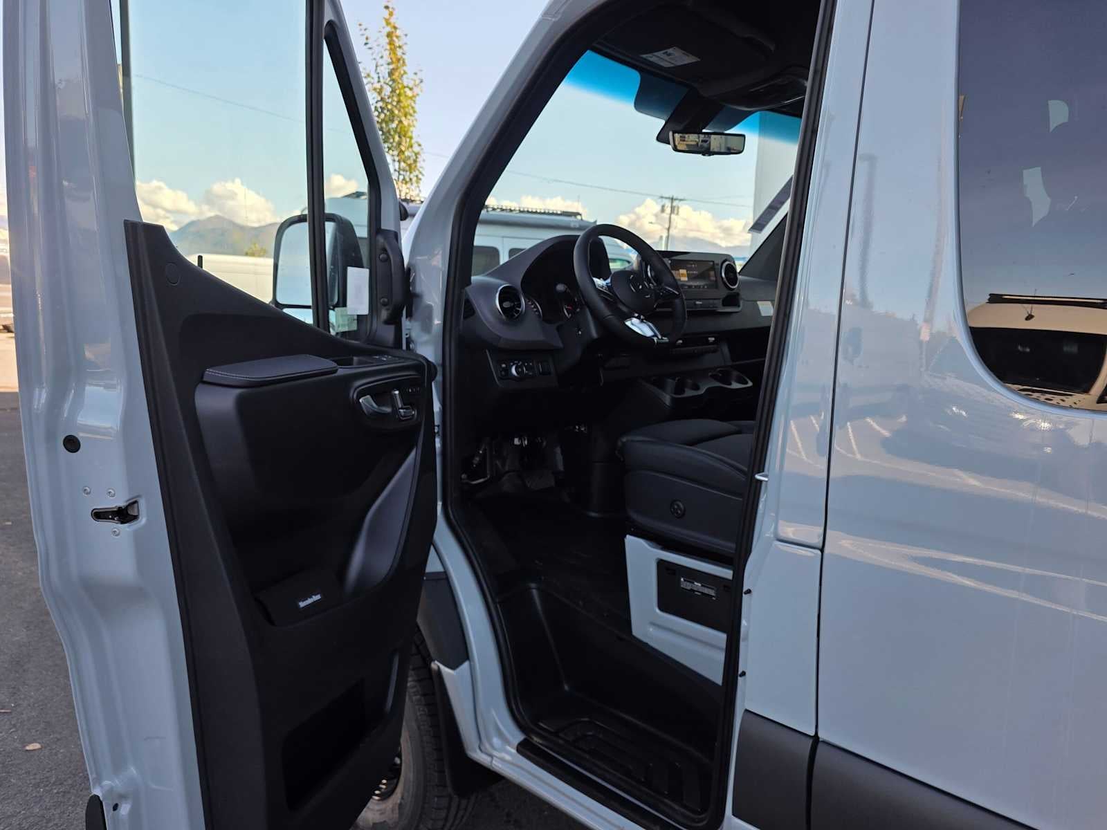 2026 Mercedes-Benz Sprinter Passenger 2500 Standard Roof I4 Diesel HO 144 AWD