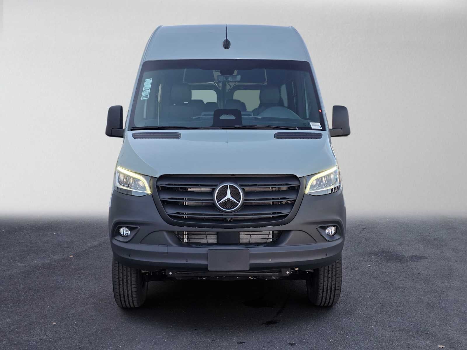 2026 Mercedes-Benz Sprinter Passenger 2500 Standard Roof I4 Diesel HO 144 AWD