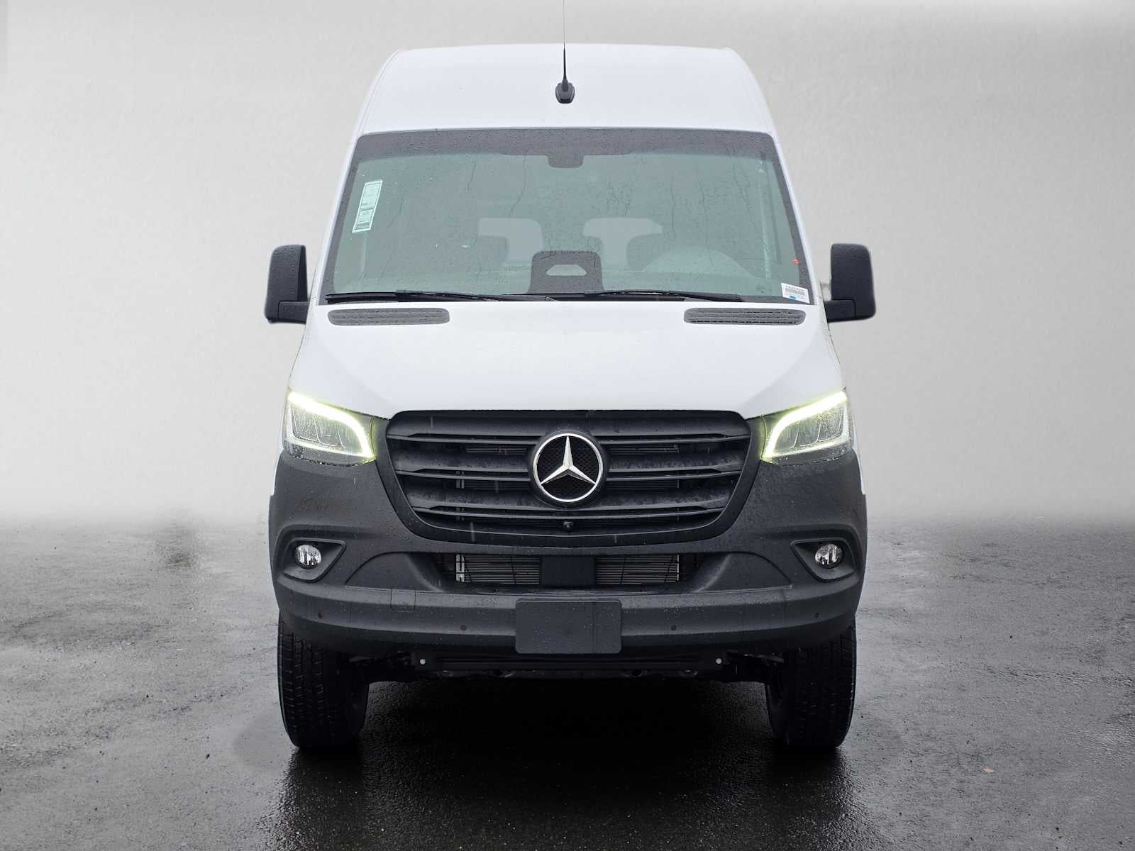 2026 Mercedes-Benz Sprinter Passenger 2500 Standard Roof I4 Diesel HO 144 AWD