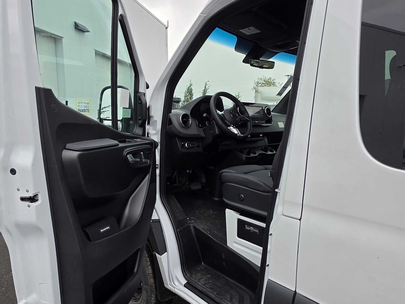 2026 Mercedes-Benz Sprinter Passenger 2500 Standard Roof I4 Diesel HO 144 AWD