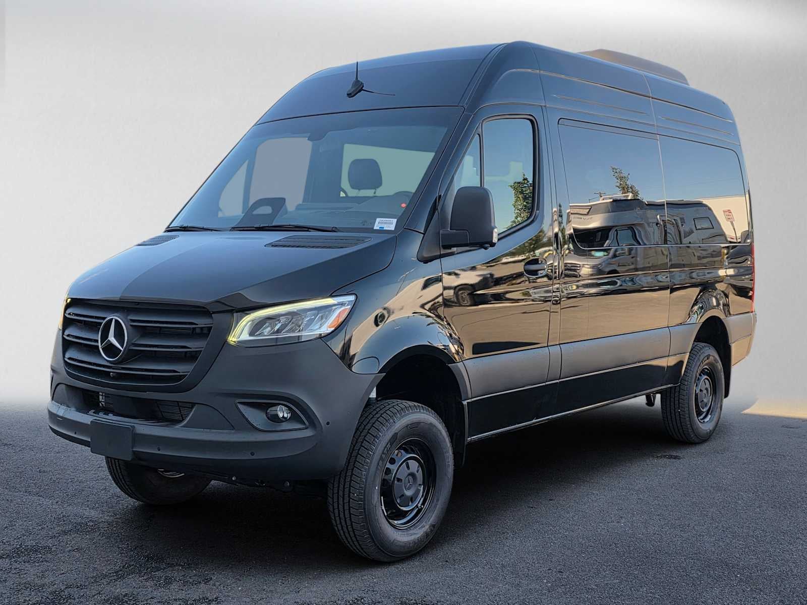 2026 Mercedes-Benz Sprinter Passenger 2500 Standard Roof I4 Diesel HO 144 AWD