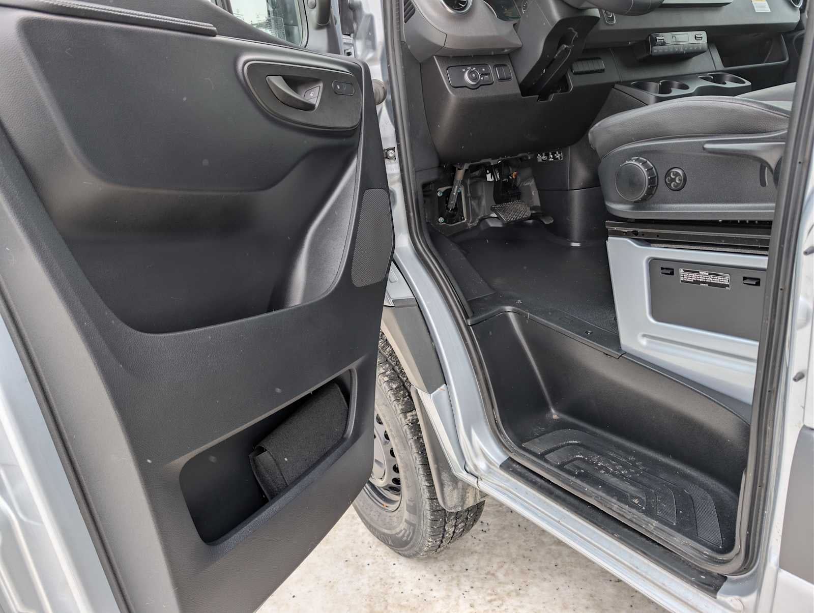 2025 Mercedes-Benz Sprinter 2500 Standard Roof I4 Diesel HO 144" AWD