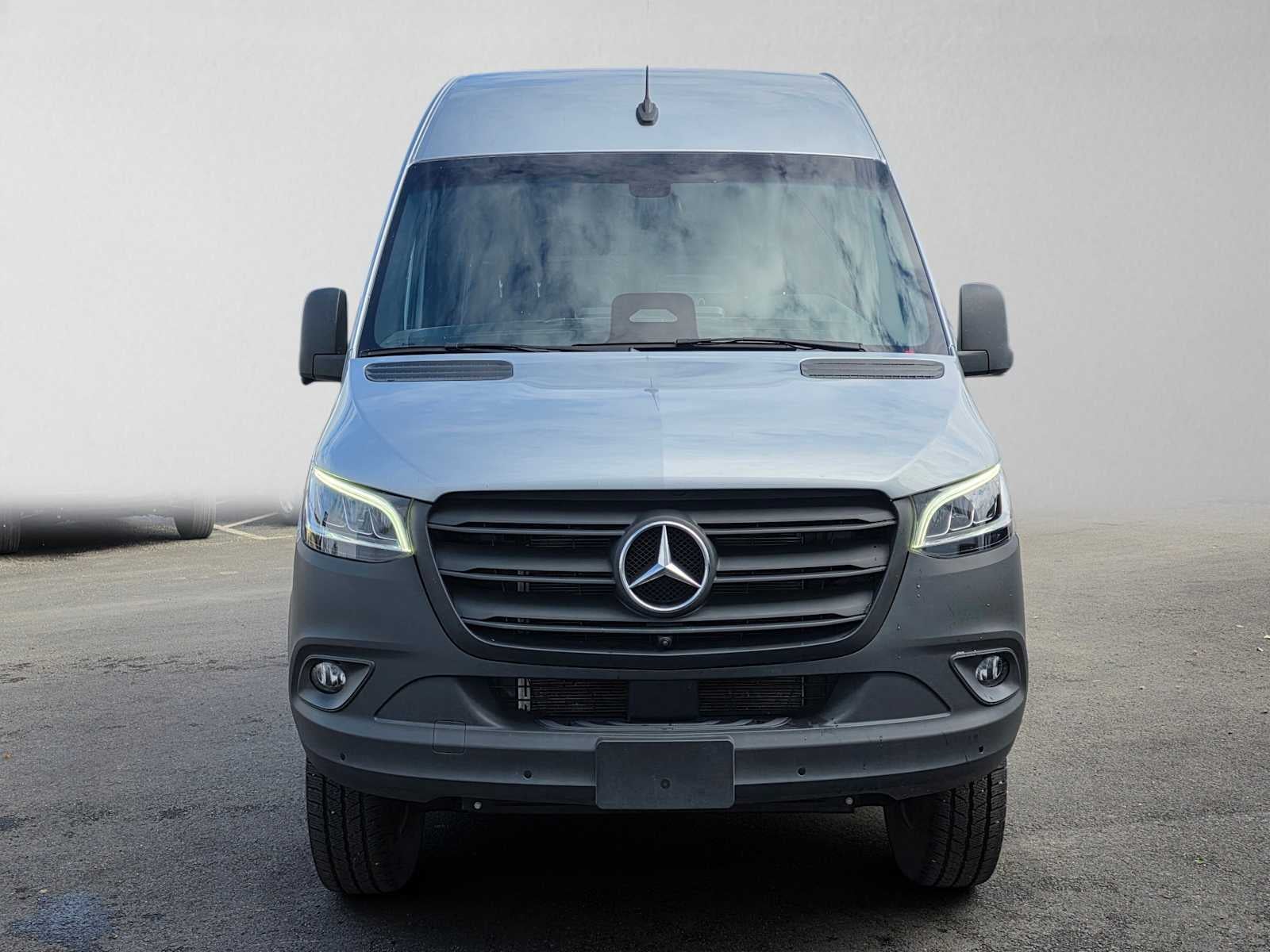 2026 Mercedes-Benz Sprinter Passenger Van 2500 Standard Roof I4 Diesel HO 144 AWD