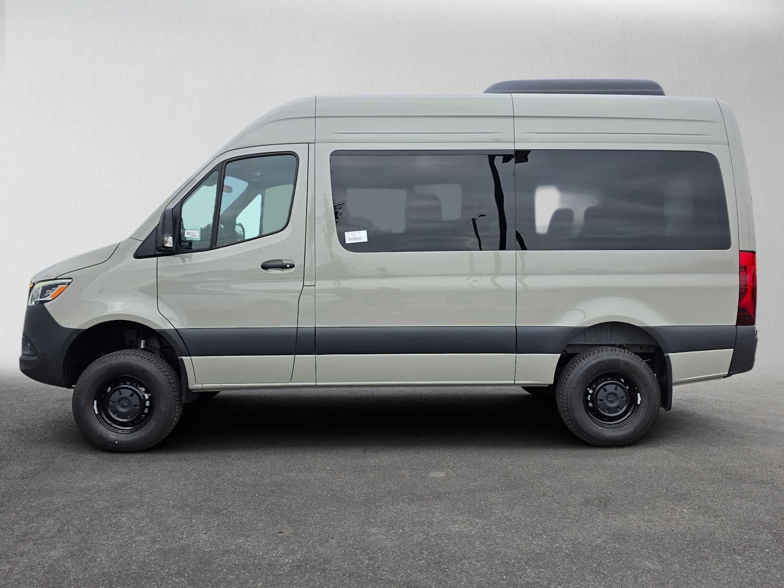2026 Mercedes-Benz Sprinter Passenger Van 2500 Standard Roof I4 Diesel HO 144 AWD