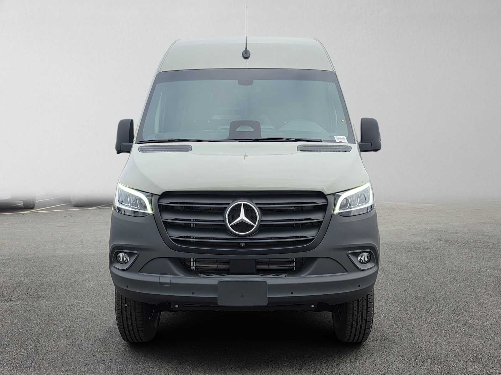 2026 Mercedes-Benz Sprinter Passenger Van 2500 Standard Roof I4 Diesel HO 144 AWD