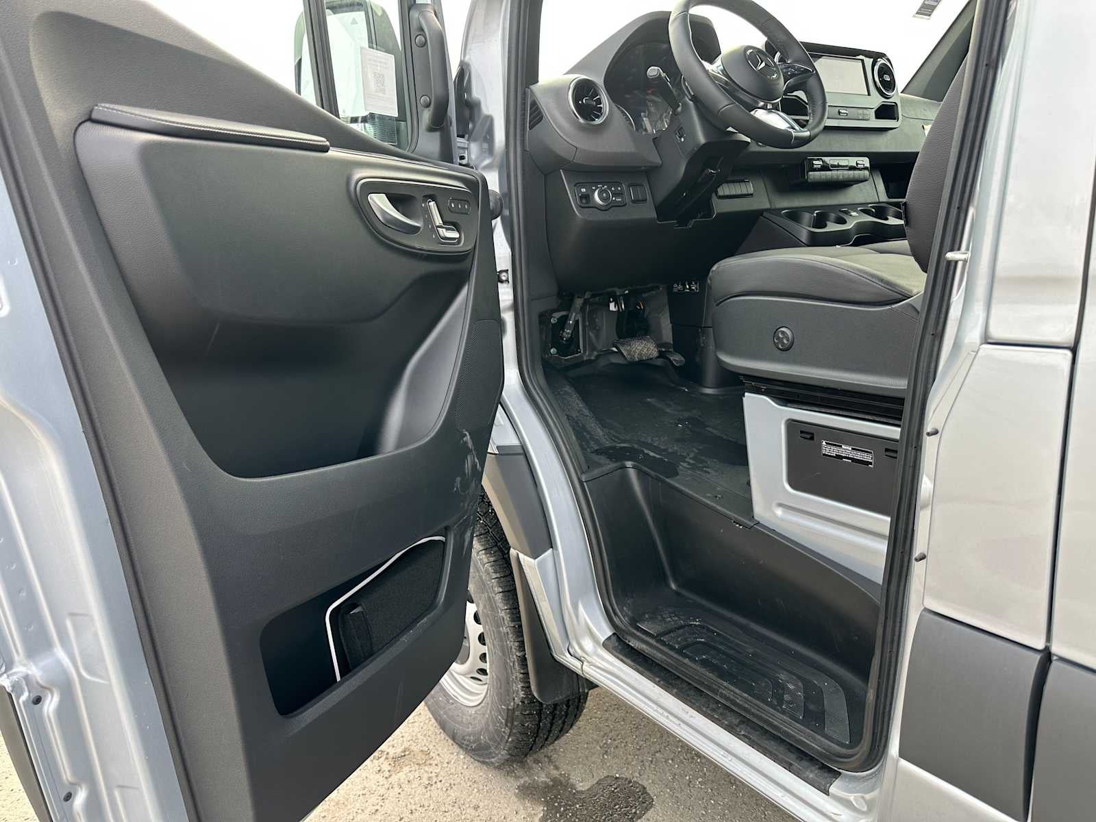 2026 Mercedes-Benz Sprinter Passenger Van 2500 Standard Roof I4 Diesel HO 144 AWD