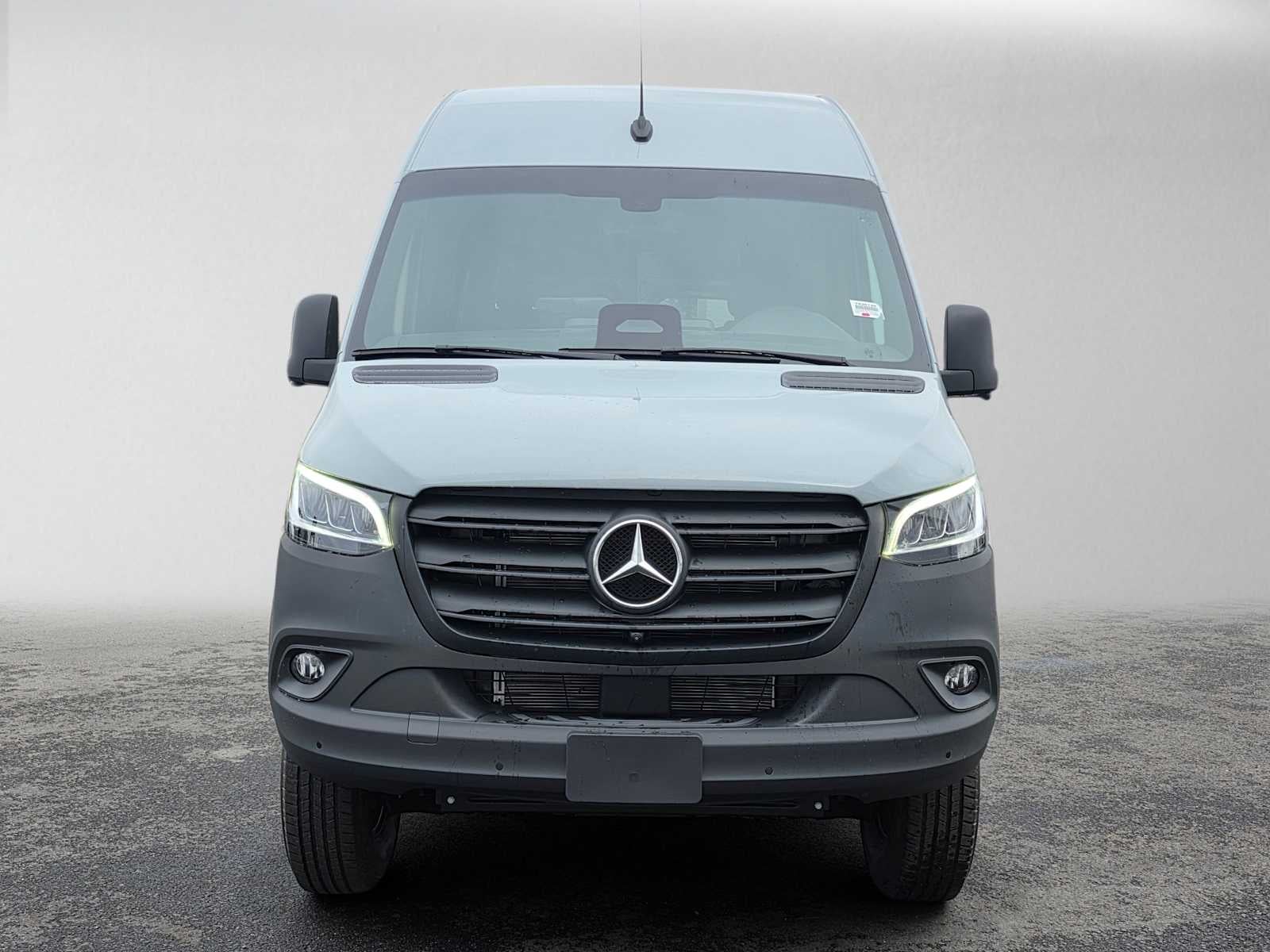 2026 Mercedes-Benz Sprinter Passenger Van 2500 Standard Roof I4 Diesel HO 144 AWD