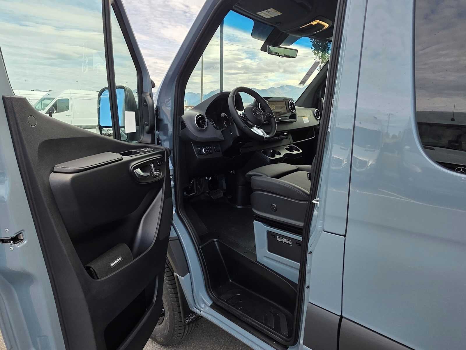 2026 Mercedes-Benz Sprinter Passenger 2500 Standard Roof I4 Diesel HO 144 AWD