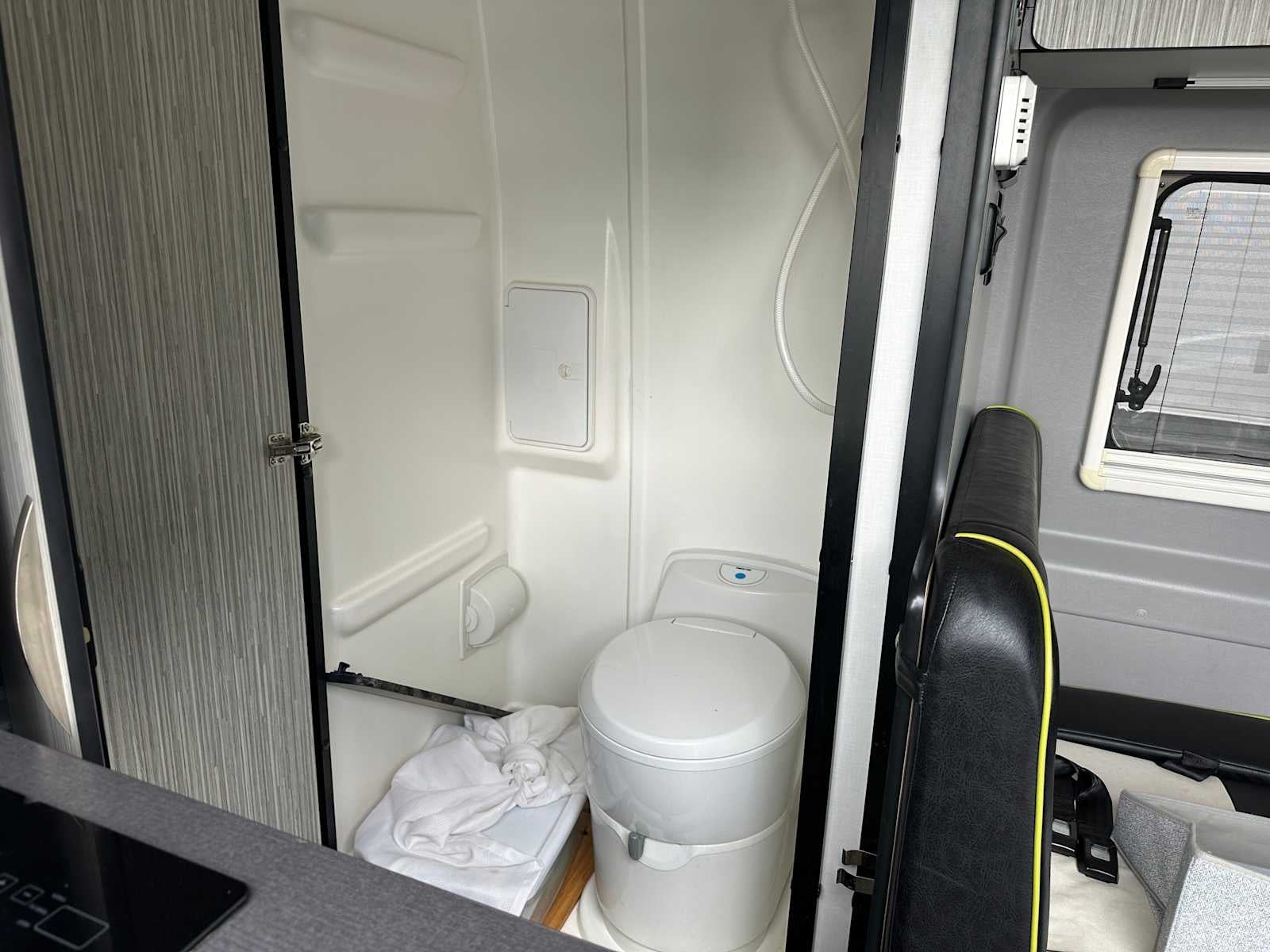 2018 Mercedes-Benz Sprinter 2500 Standard Roof V6 144" 4WD